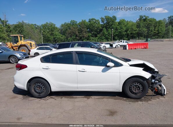 3KPFK4A77HE046113 2017 KIA FORTE White უკანა სალონის ხედი