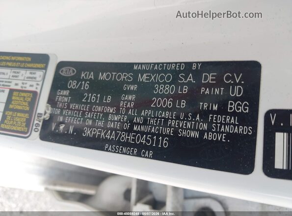 3KPFK4A78HE045116 2017 KIA FORTE White Vista del compartimento del motor