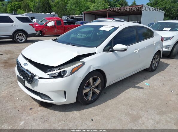 3KPFL4A71JE178321 2018 KIA FORTE White Առջևի ձախ երեք քառորդ տեսարան