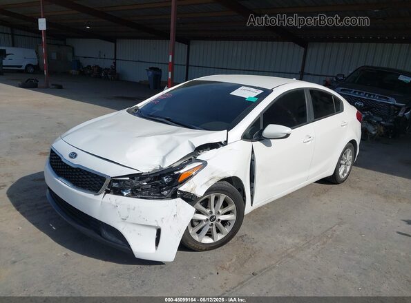 3KPFL4A74HE014071 2017 KIA FORTE White Vista tres cuartos delantera izquierda