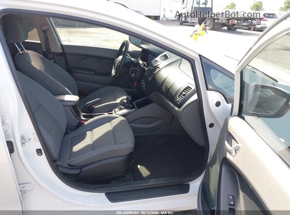 3KPFL4A74HE014071 2017 KIA FORTE White Vista interior delantera