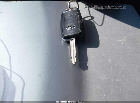 3KPFL4A74HE014071 2017 KIA FORTE White Vista del salpicadero