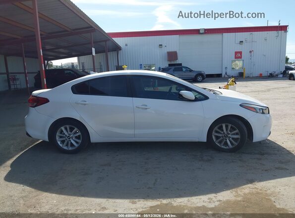 3KPFL4A74HE014071 2017 KIA FORTE White Vista interior trasera