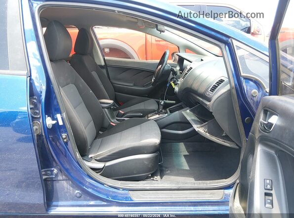 3KPFL4A74JE242948 2018 KIA FORTE Синий Вид салона спереди