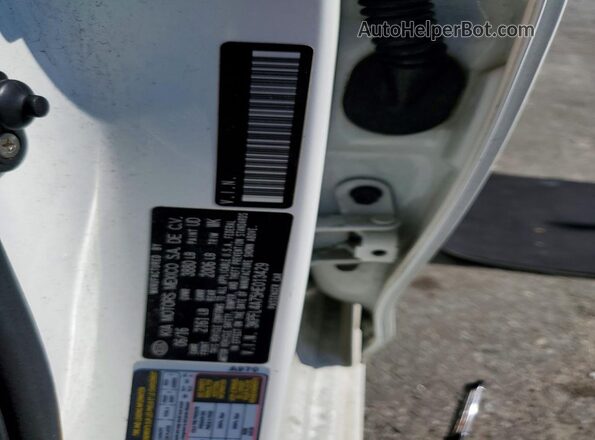 3KPFL4A75HE013429 2017 KIA FORTE White 