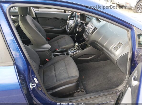 3KPFL4A76HE060372 2017 KIA FORTE Blue წინა სალონის ხედი