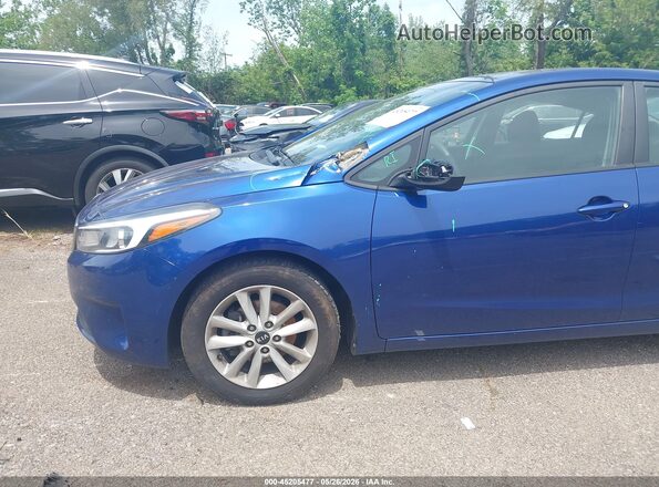 3KPFL4A76HE100398 2017 KIA FORTE Синий Вид спереди