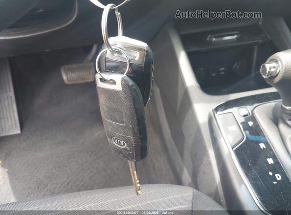 3KPFL4A76HE100398 2017 KIA FORTE Синий Вид панели приборов