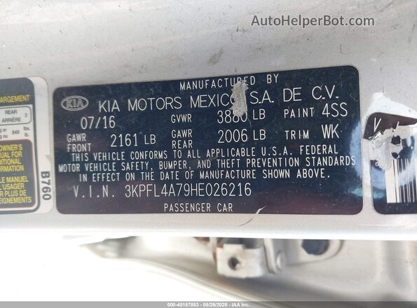 3KPFL4A79HE026216 2017 KIA FORTE Silver Widok komory silnika