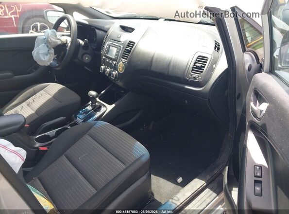 3KPFL4A79HE026216 2017 KIA FORTE Silver Widok wnętrza z przodu