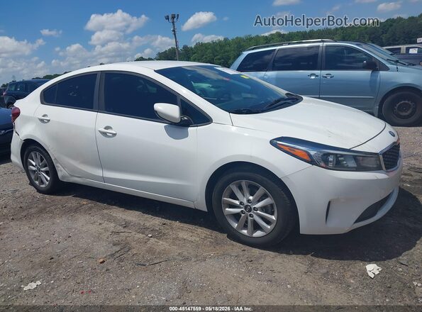 3KPFL4A79HE106096 2017 KIA FORTE White Widok wnętrza z tyłu