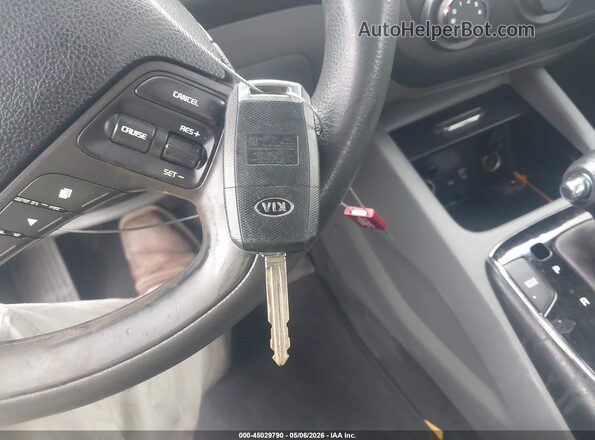 3KPFL4A79JE212828 2018 KIA FORTE White 