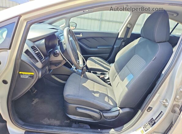 3KPFL4A7XJE214538 2018 KIA FORTE Silver 