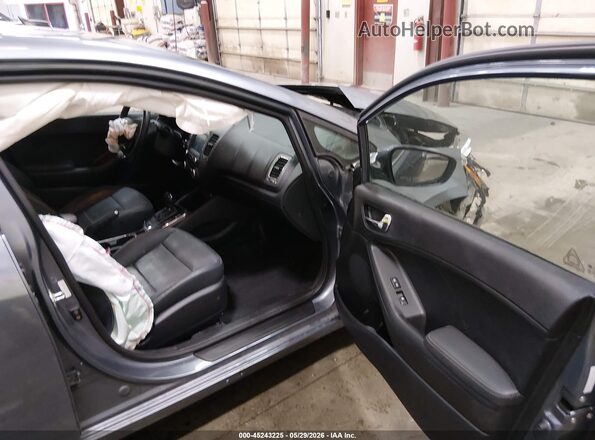 3KPFL4A8XHE110666 2017 KIA FORTE Blue Widok wnętrza z przodu