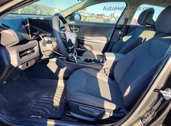 3KPFT4DE0SE020550 2025 KIA K4 Gray წინა სალონის ხედი