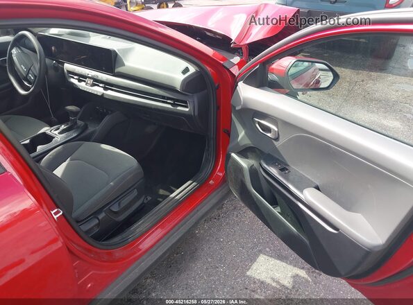3KPFT4DE1SE143063 2025 KIA K4 Red Vista interior delantera