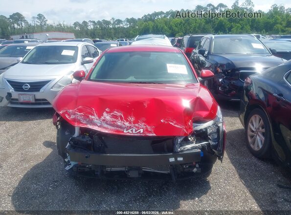3KPFT4DE1SE143063 2025 KIA K4 Red Vista del cuadro de instrumentos