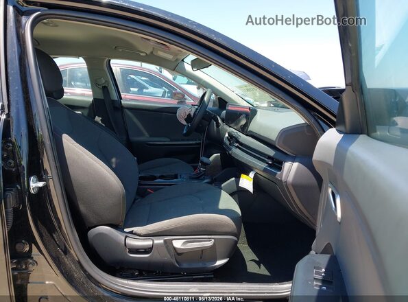 3KPFT4DE1SE216982 2025 KIA K4 Black Vista interior delantera
