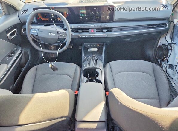 3KPFT4DE2SE089563 2025 KIA K4 Белый Вид панели приборов