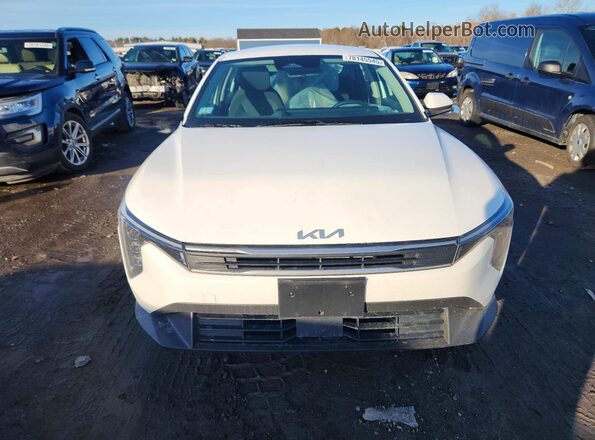 3KPFT4DE2SE089563 2025 KIA K4 Белый Вид спереди