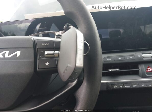 3KPFT4DE2SE129463 2025 KIA K4 Черный Вид панели приборов