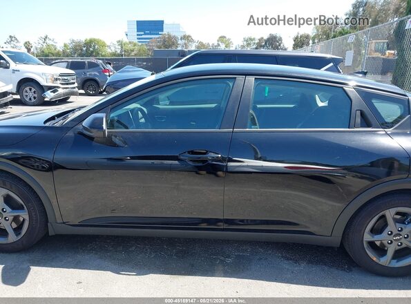 3KPFT4DE3SE091547 2025 KIA K4 Black Սալոնի 360 աստիճան տեսք