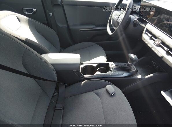 3KPFT4DE3SE218409 2025 KIA K4 Gray Սալոնի դիմացի տեսք