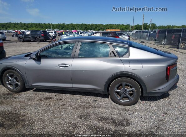 3KPFT4DE3SE218409 2025 KIA K4 Gray Սալոնի 360 աստիճան տեսք