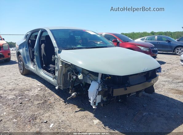 3KPFT4DE3SE226896 2025 KIA K4 Gray Դիմացի տեսք