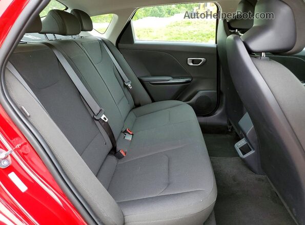 3KPFT4DE4TE286185 2026 KIA K4 Red Vista de los asientos traseros