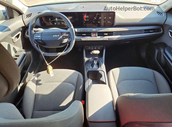 3KPFT4DE6SE103898 2025 KIA K4 Silver Dashboard view