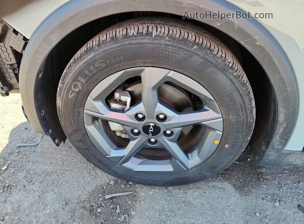 3KPFT4DE6SE103898 2025 KIA K4 Silver 360 interior view