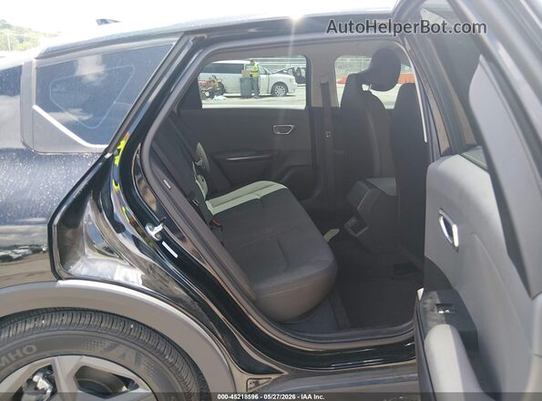 3KPFT4DE6SE236922 2025 KIA K4 Black Widok naklejki z numerem VIN