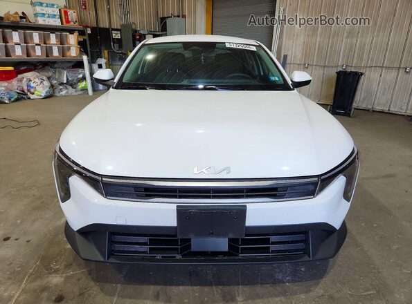3KPFT4DE7SE066019 2025 KIA K4 Белый Вид спереди
