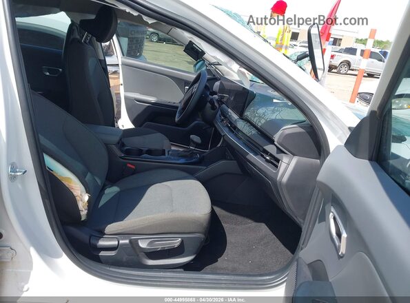 3KPFT4DE8SE247226 2025 KIA K4 White წინა სალონის ხედი