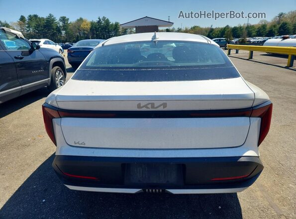 3KPFT4DEXSE113723 2025 KIA K4 White Հետևի տեսք