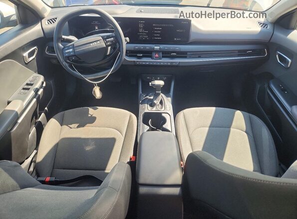 3KPFT4DEXSE113723 2025 KIA K4 White Առջևի վահանակի տեսք