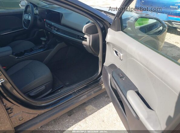3KPFT4DEXSE213790 2025 KIA K4 Black Սալոնի դիմացի տեսք