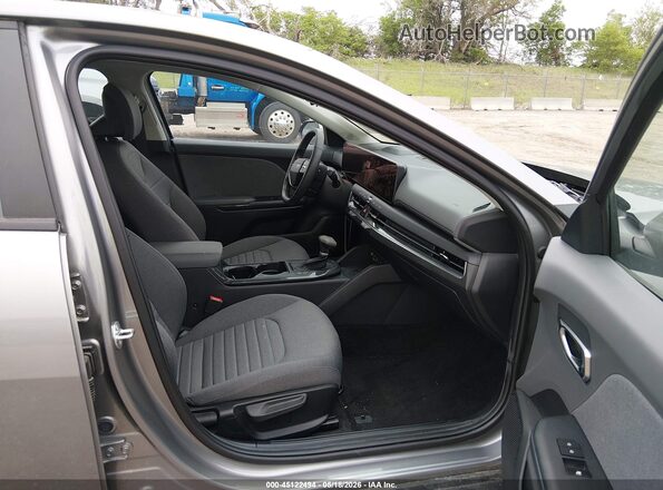 3KPFU4DE0SE070569 2025 KIA K4 Серый Вид салона спереди