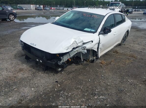 3KPFU4DE1SE022708 2025 KIA K4 White Widok z przodu