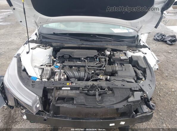 3KPFU4DE1SE022708 2025 KIA K4 White Widok z tyłu