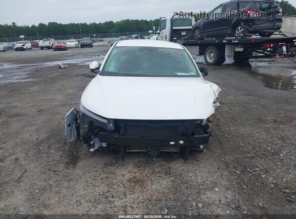3KPFU4DE1SE022708 2025 KIA K4 White Widok wnętrza z tyłu