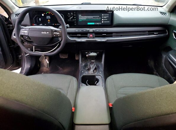 3KPFU4DE7SE032806 2025 KIA K4 Gray Dashboard view