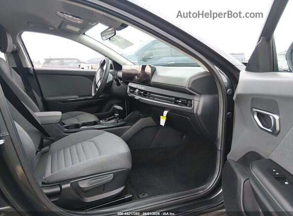 3KPFU4DE7SE084307 2025 KIA K4 Серый Вид салона спереди