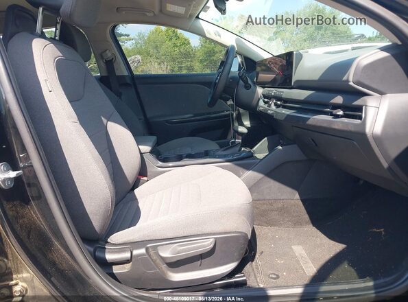 3KPFU4DE8SE012306 2025 KIA K4 Black Widok wnętrza z przodu