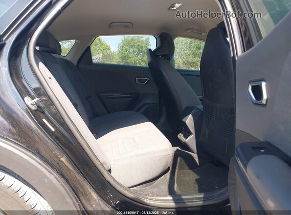 3KPFU4DE8SE012306 2025 KIA K4 Black Widok naklejki z numerem VIN