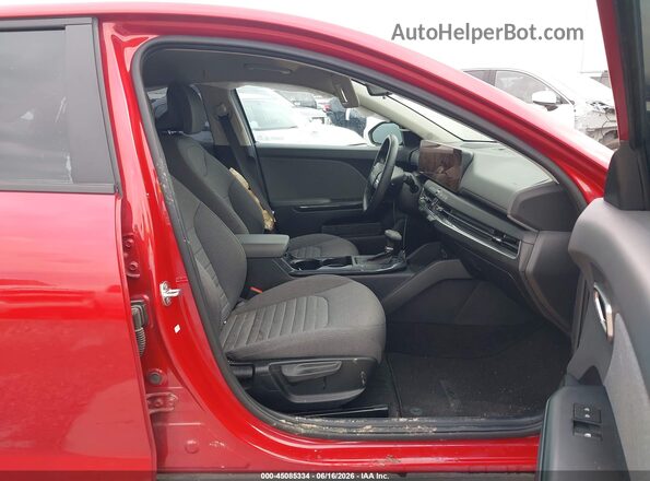3KPFU4DE8SE052269 2025 KIA K4 Red Вид салону спереду
