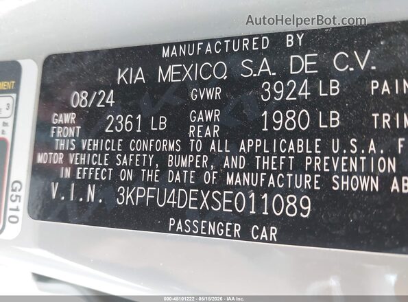 3KPFU4DEXSE011089 2025 KIA K4 Light Blue Vista del compartimento del motor