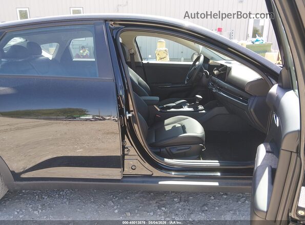 3KPFU4DEXTE285359 2026 KIA K4 Black Սալոնի դիմացի տեսք