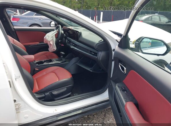 3KPFW4DC6SE118892 2025 KIA K4 White წინა სალონის ხედი